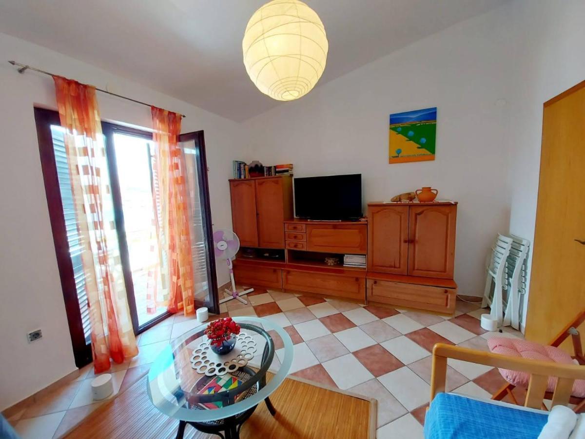 Apartment Pepo Pag パグ エクステリア 写真